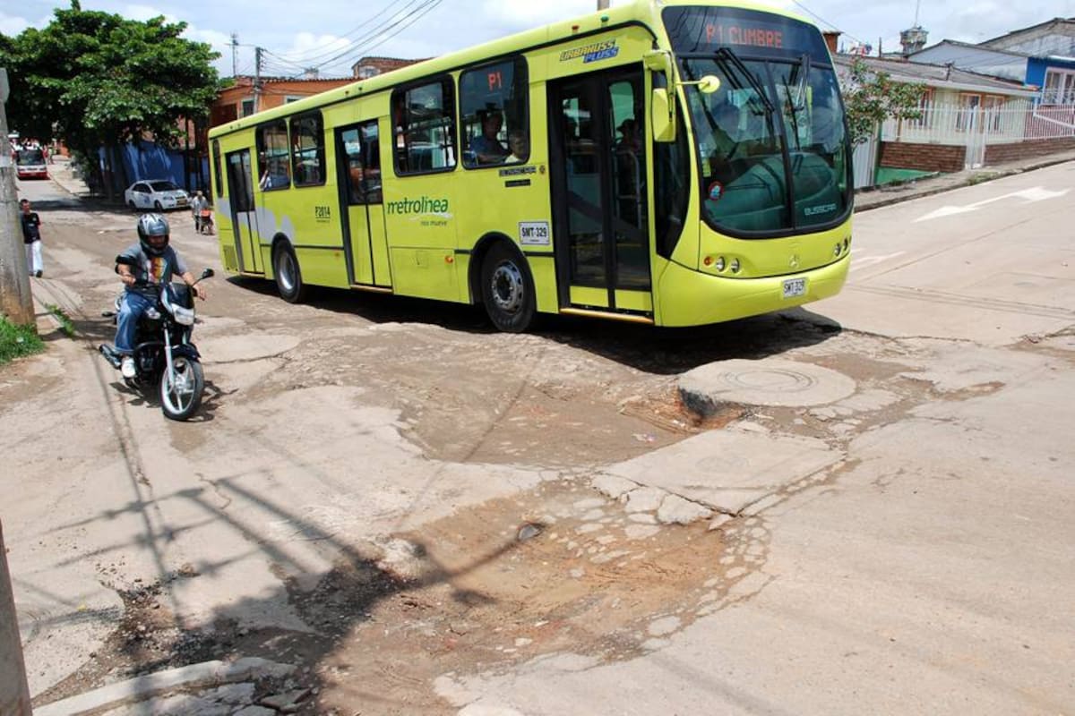 Protestan en la Cumbre por el mal servicio de Metrolínea (Foto: Cortesía periodística/ VanguardiaLiberal)