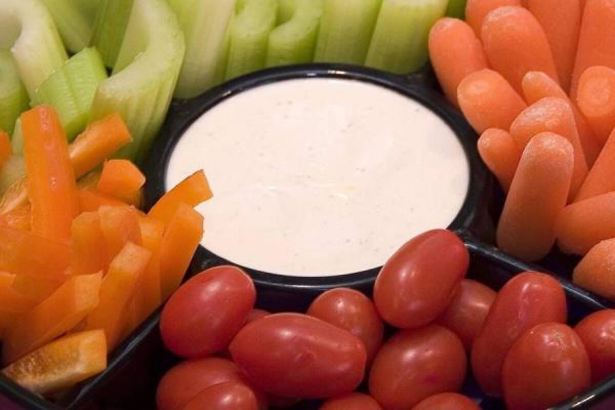 Después de realizar el dip, puede decorar con palitos de zanahoria. Estos pueden servir como elemento para untar la salsa sobre las tostadas(Foto: Tomada de Internet)