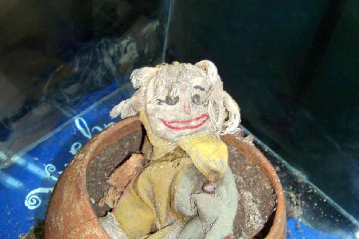 Éste es el títere que fue enterrado a principios del siglo XX por el 'Capitán Segreda' para dar felicidad eterna a los habitantes de Contratación.(Foto: Suministrada / VANGUARDIA LIBERAL)