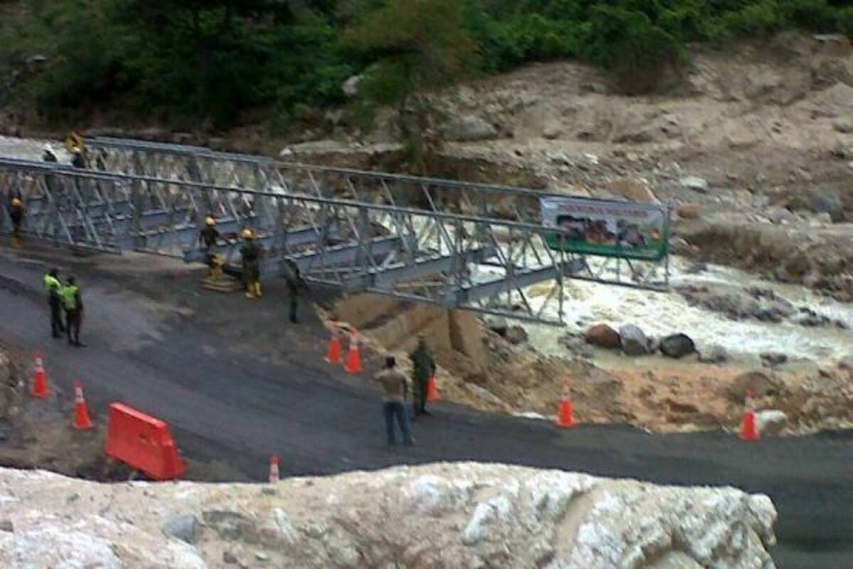 La construcción de la estructura avanza en un 40%. Sin embargo, los trabajos se agilizarán hoy ya que el puente está armado sobre la vía. (Foto: Foto suministrada)