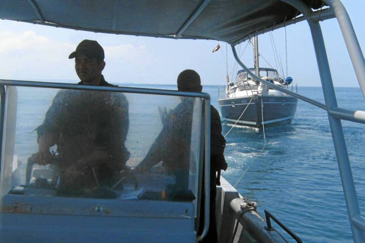 Rescatan a cuatro chilenos y un colombiano en embarcación a la deriva (Foto: Suministrada/VANGUARDIA LIBERAL)