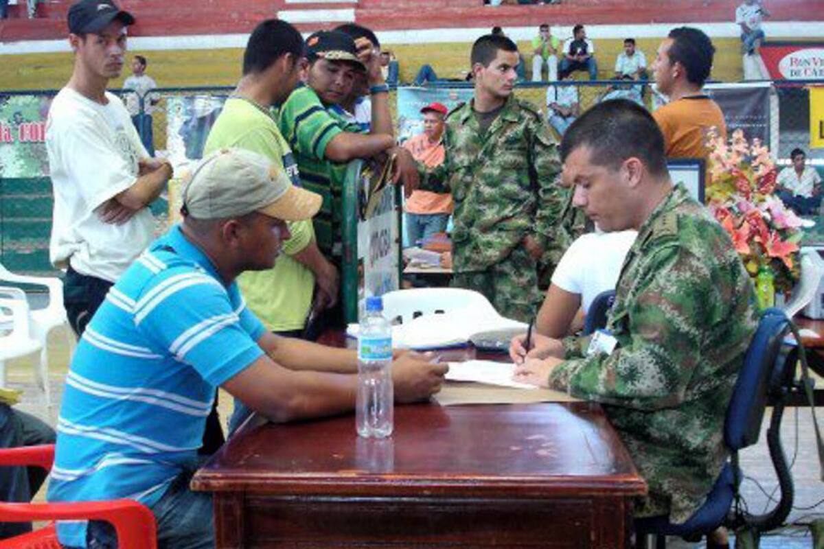 Fue radicado proyecto que permitiría que jóvenes trabajen sin libreta militar (Foto: Colprensa /VANGUARDIA LIBERAL)