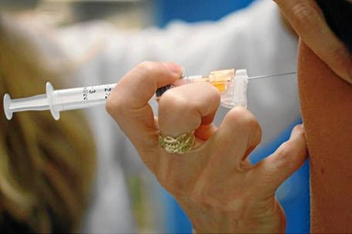Inmunizadas más de tres mil niñas contra el VPH