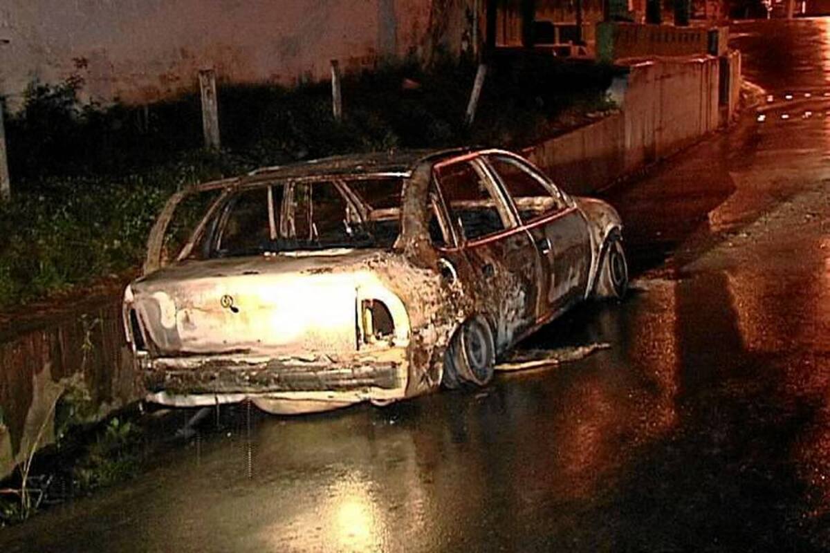 Tres vehículos incinerados en el Meta (Foto: Tomada de internet/VANGUARDIA LIBERAL)