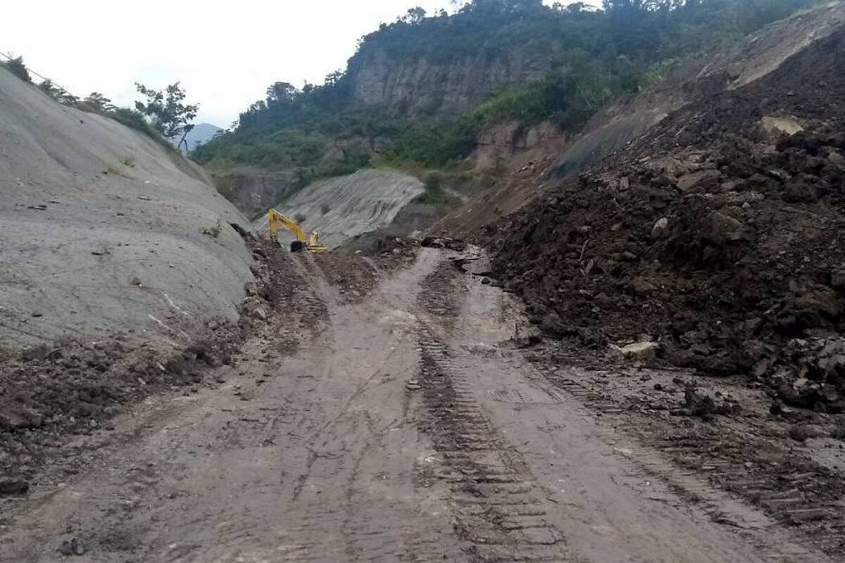 Derrumbe en la vía entre Bucaramanga y Barrancabermeja, diciembre de 2017. (Foto: Suministrada /VANGUARDIA LIBERAL)