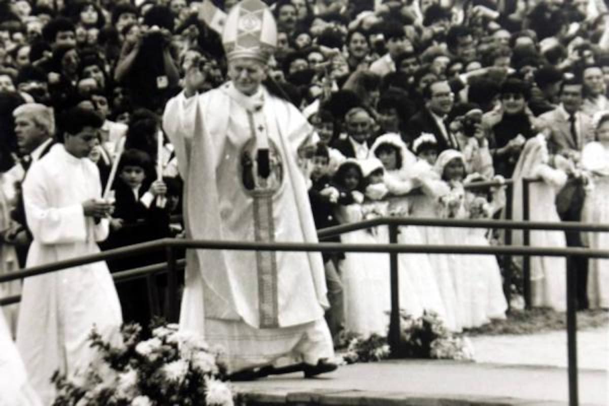 Más de 90 obispos rendirán hoy un homenaje por su visita al país, aquel julio de 1986.(Foto: Archivo/VANGUARDIA LIBERAL)