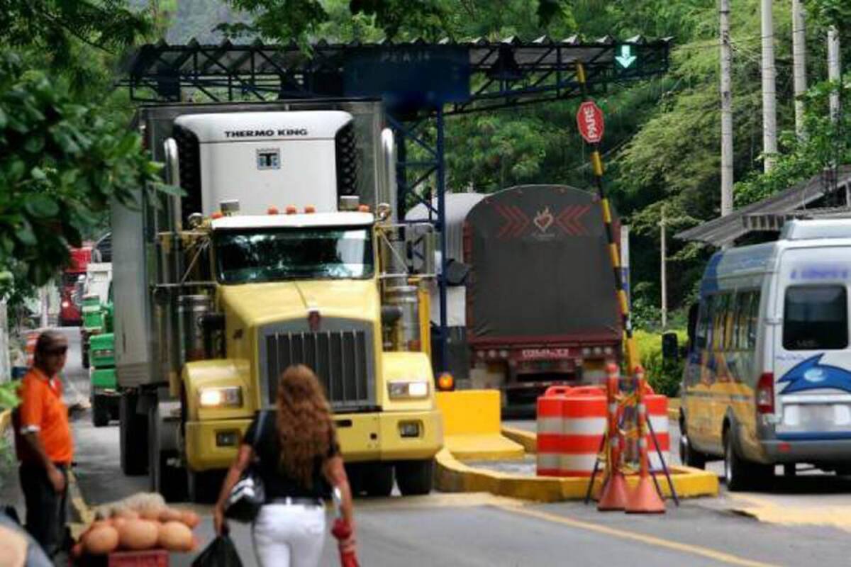 Vehículos de carga pesada tendrán restricción este puente de Reyes (Foto: Archivo/VANGUARDIA LIBERAL)