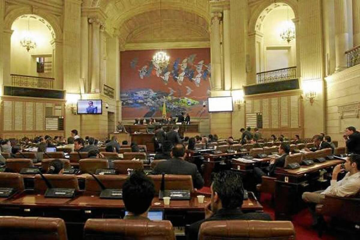 Cámara destinará 800 millones para el mantenimiento de vehículos de representantes (Foto: Archivo/VANGUARDIA LIBERAL)