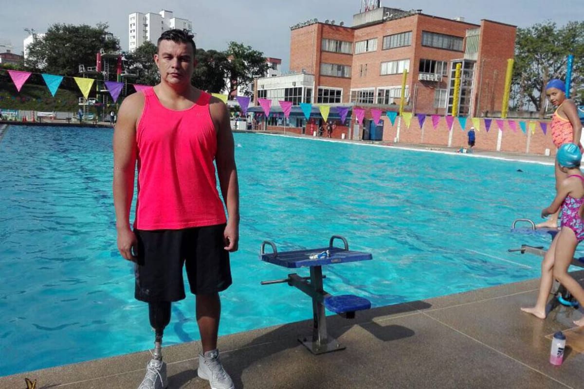 Perdió una pierna por una mina, se levantó y es nadador paralímpico en Santander. (Foto: Suministrada/ VANGUARDIA LIBERAL)