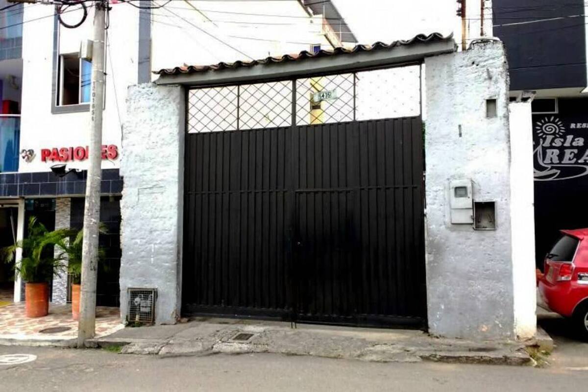 Niños de colegio de Bucaramanga estudian en sede rodeada de prostíbulos (Foto: Archivo /VANGUARDIA LIBERAL)