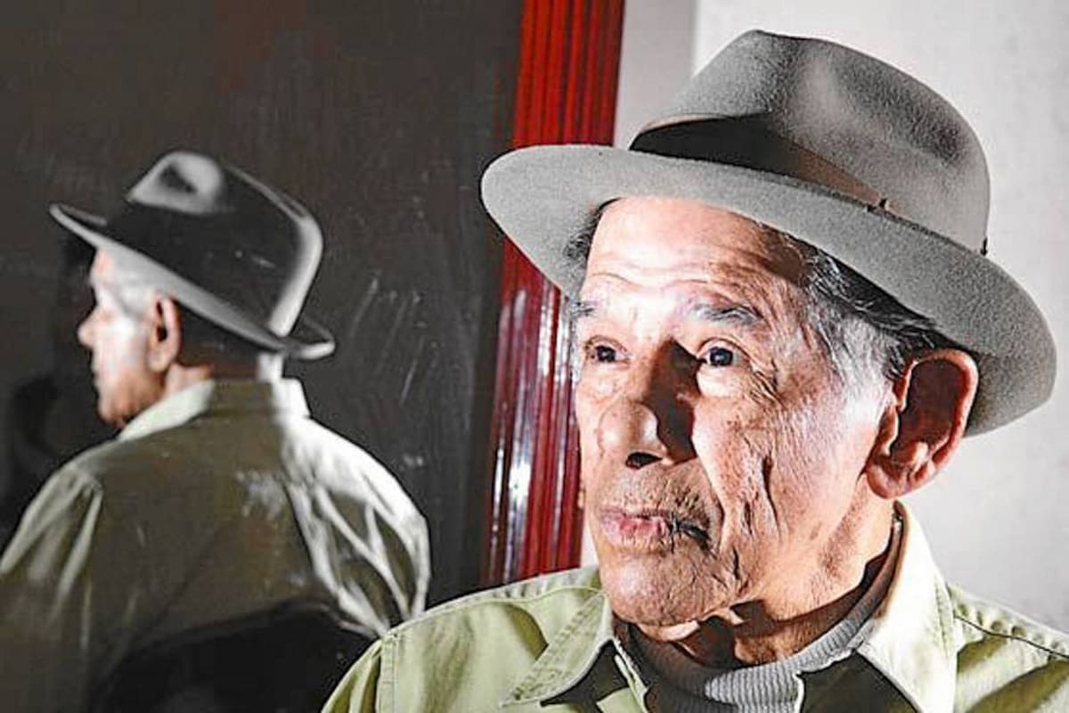 El compositor colombiano Wilson Choperena, autor de la internacionalmente conocida canción bailable tropical La pollera colorá , murió ayer en una clínica de Bogotá.