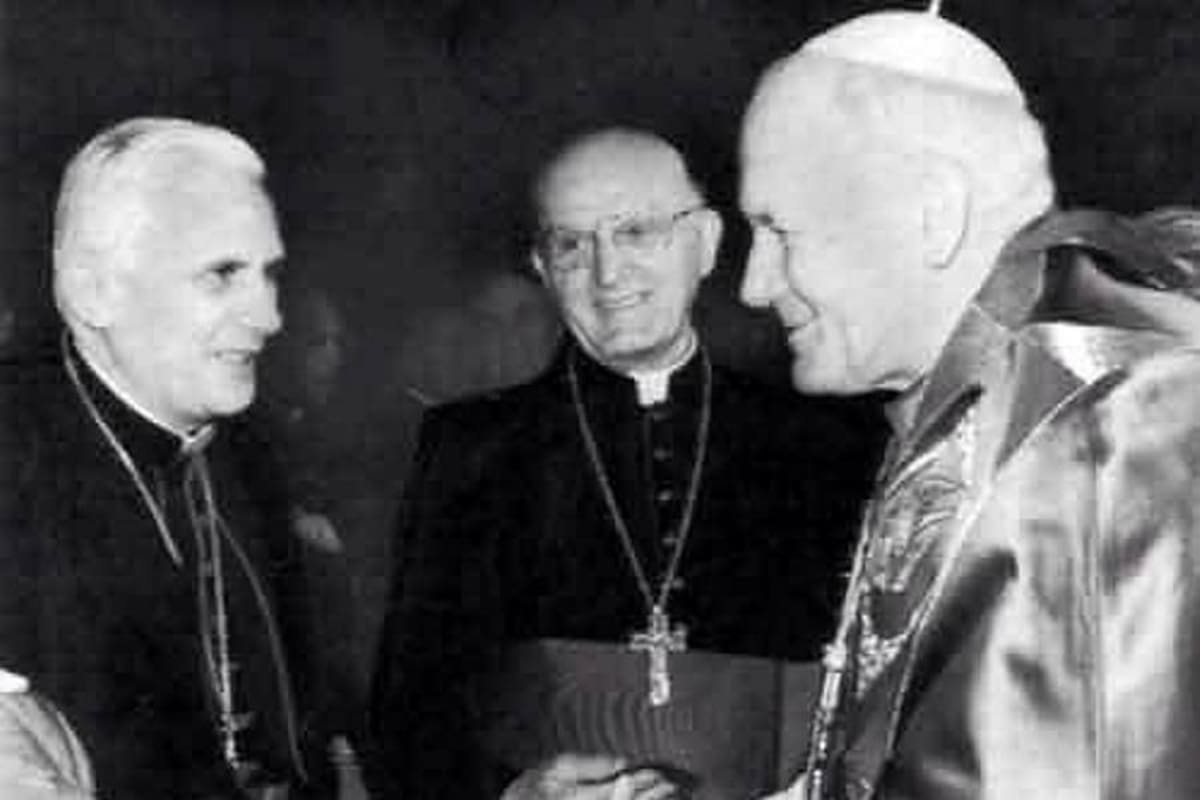 Una foto única muestra juntos a los últimos tres papas (Foto: Tomada de Internet/ VANGUARDIA LIBERAL)