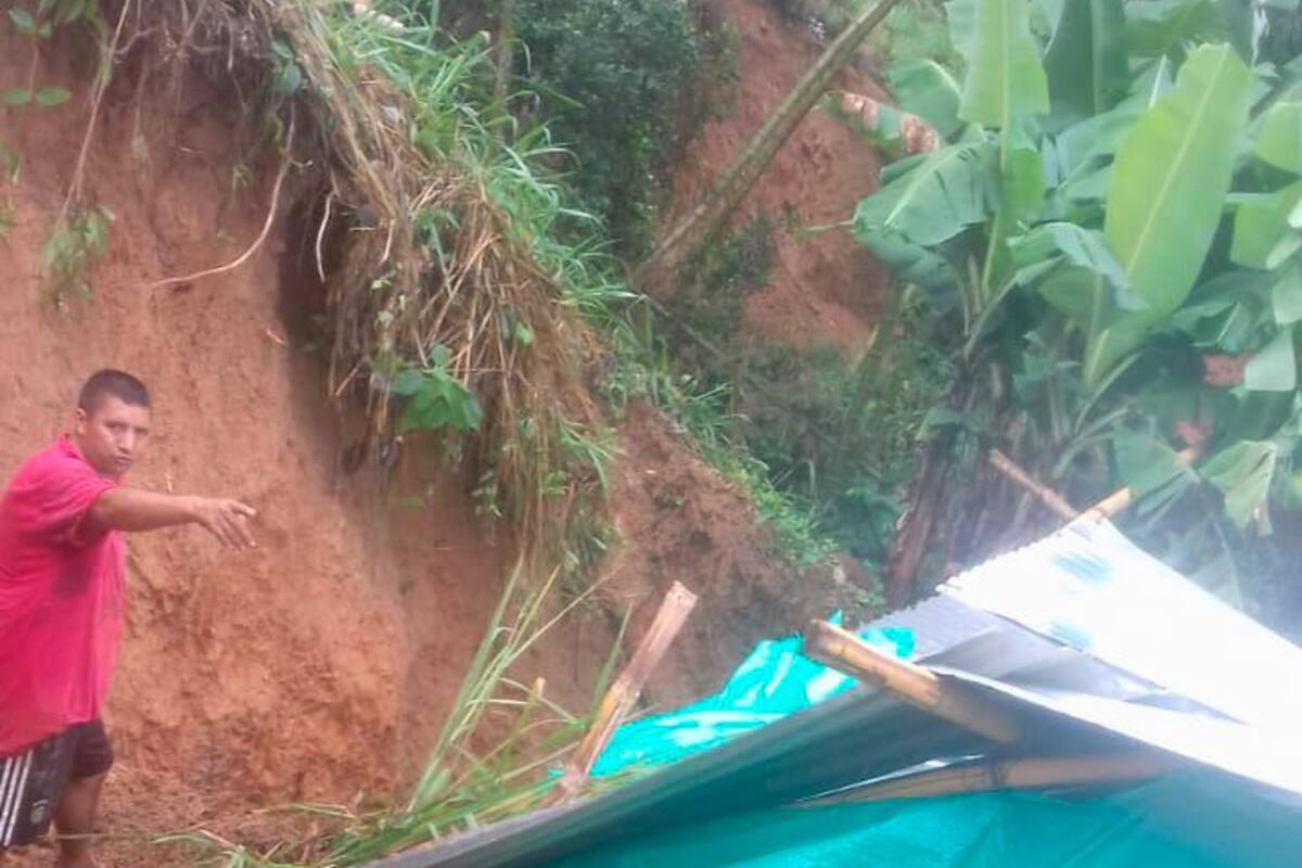 Cuatro viviendas afectadas por un deslizamiento de tierra al Norte de Bucaramanga /Suministrada El Cabo