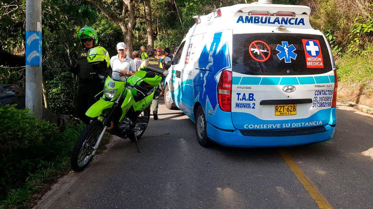 El accidente se produjo a las 7:30 a.m. de ayer, en la vía que comunica a Los Santos con Piedecuesta.