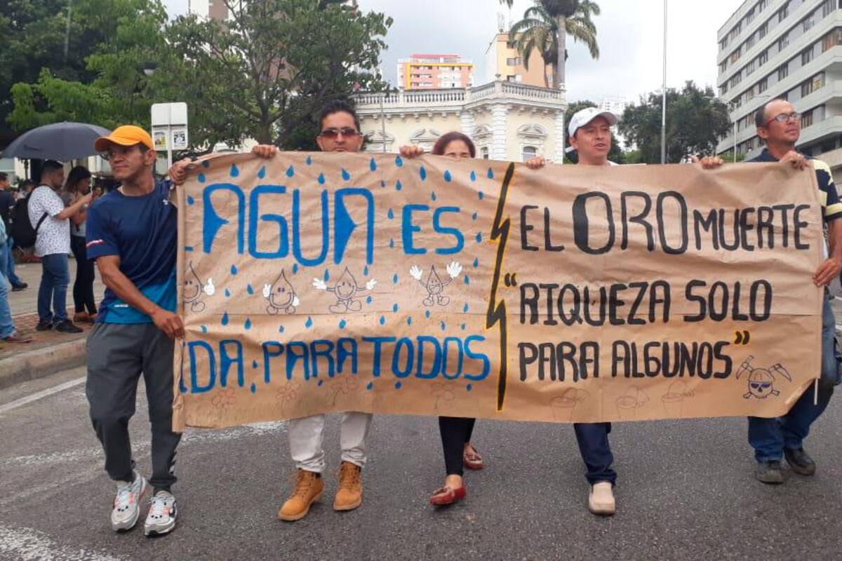 Cientos de santandereanos se movilizaron por las principales vías de la ciudad. Foto: Vanguardia