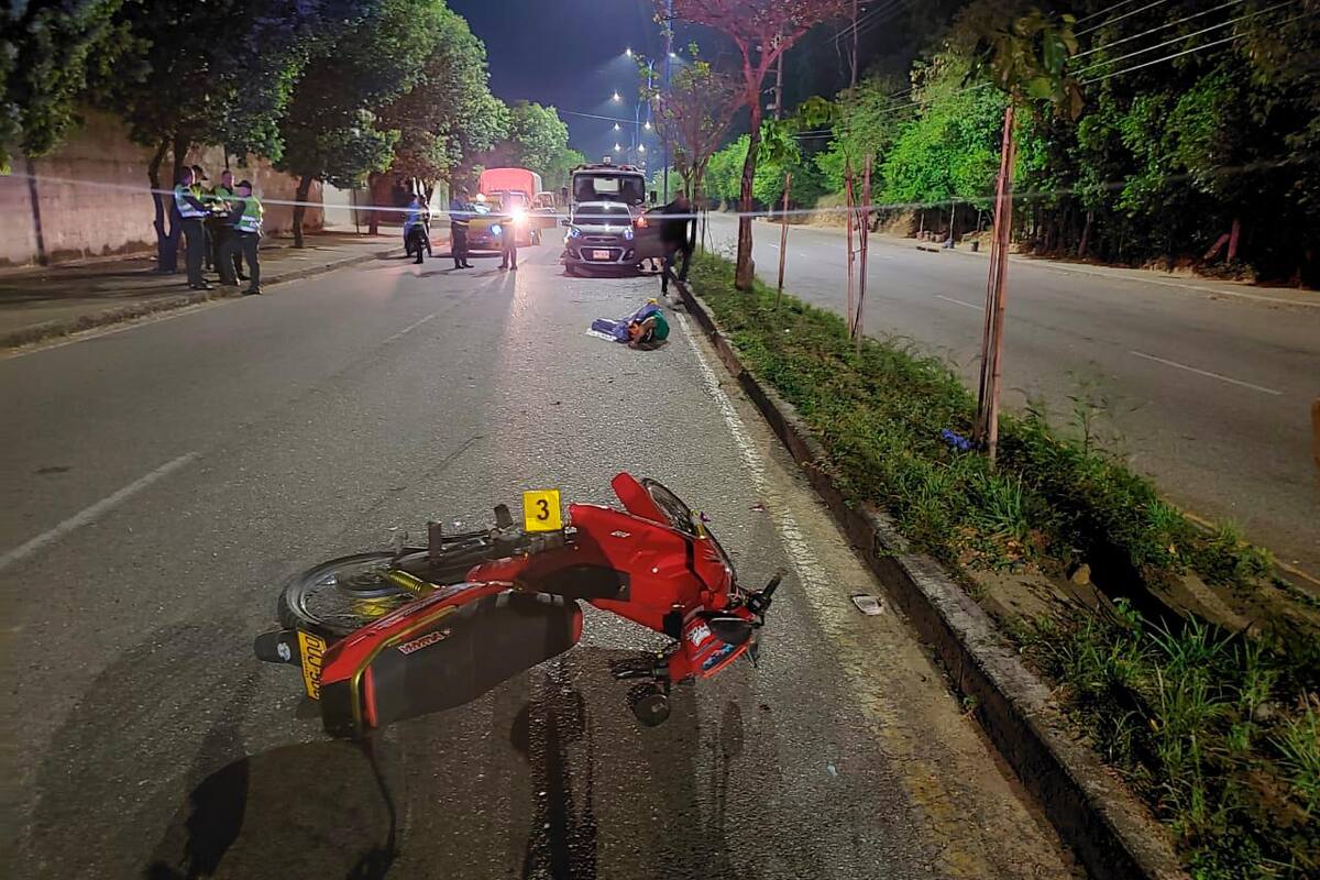 El accidente sucedió a la 1:50 de la madrugada en la calle 45 sentido Girón - Bucaramanga. Justo frente a la Cárcel de Mujeres de Bucaramanga.