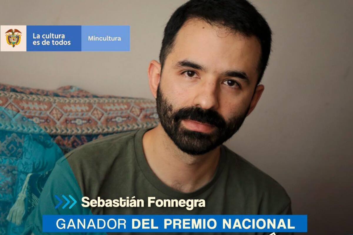 “Con este premio queremos reconocer y exaltar el trabajo de quienes con su labor aportan a nuestra cultura y a la transformación del arte colombiano. Para mí es un honor entregar este reconocimiento a Sebastián Fonnegra Trujillo, reconocido artista plástico del país, quien a través de su proyecto ganador, utiliza la fotografía para volver ausente la presencia humana dentro del espacio físico”, afirmó la ministra de cultura Carmen Inés Vásquez Camacho. Foto: suministrada/VANGUARDIA
