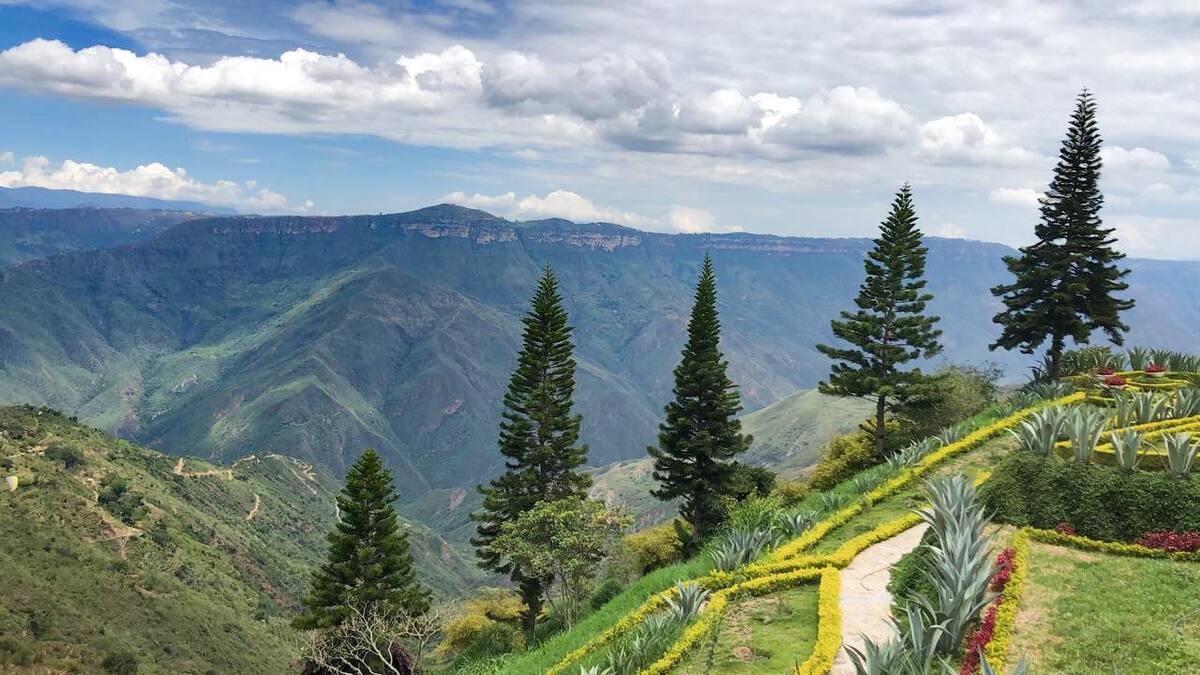 Los cinco pinos en el Cañón del Chicamocha junto al restaurante Chiflas.