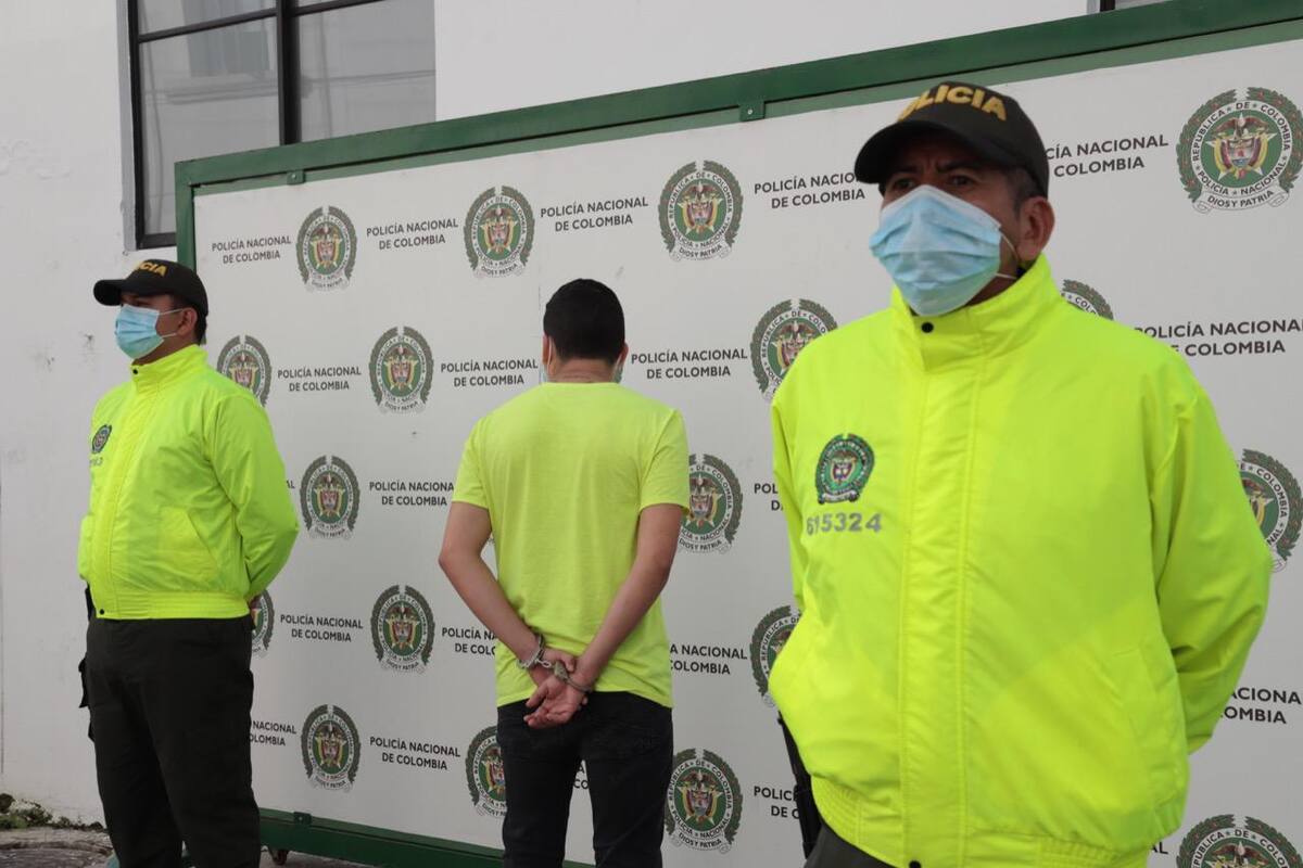 El hombre habría participado en los desmanes ocurridos en la noche del pasado 2 de mayo, precisamente en la carrera 27 con Avenida Gonzales Valencia de Bucaramanga. (FOTO/Policía Metropolitana de Bucaramanga)