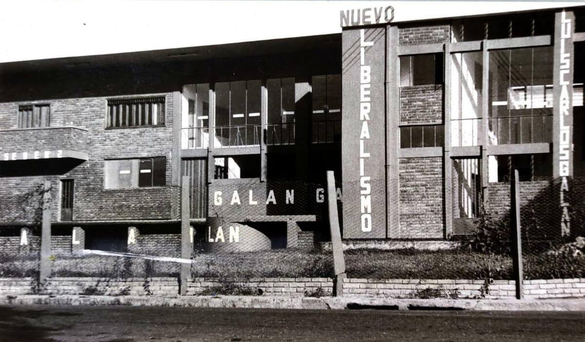 Esta fue la fachada de la sede del Nuevo Liberalismo en el municipio de El Socorro. Desde allí se orientó la campaña presidencial de Luis Carlos Galán para provincias del sur de Santander. 26 de enero de 1982.