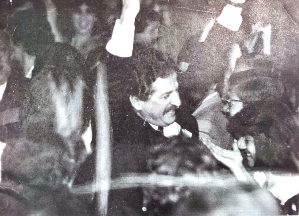 Bogotá. Luis Carlos Galán durante el lanzamiento de nuevos documentos de sus movimientos en el Hotel Tequendama. 18 de mayo de 1986.