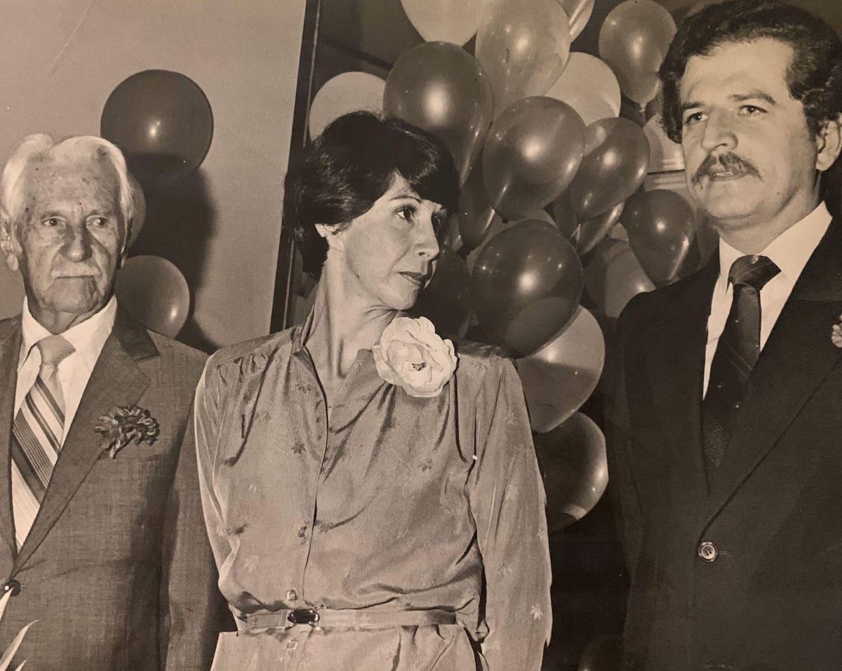 Galán en compañía del Doctor Alejandro Galvis Galvis, fundador de VANGUARDIA, y de su esposa Gloria Pachón de Galán. 16 de junio de 1980.