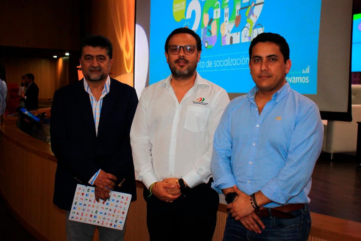 Alfredo Manrique Reyes, oficial senior de la ONU Hábitat Colombia; César Camilo Hernández, director del Área Metropolitana de Bucaramanga y Hernán Clavijo Granados, gerente de la Compañía del Acueducto Metropolitano.