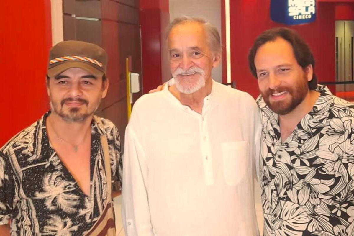 Edson Velandia, Pablus Gallinazo y Alberto Gómez Peña, director del documental “Pablus Gallinazo”. Foto Suministrada/VANGUARDIA