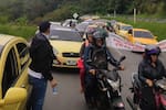 Video: Así fue el caos en las vías Girón- Aeropuerto y Lebrija - Bucaramanga por 'plan tortuga' de taxistas
