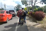 Video: En ‘mototaxis’, así se movilizan los viajeros durante paro de taxistas en el Aeropuerto de Bucaramanga