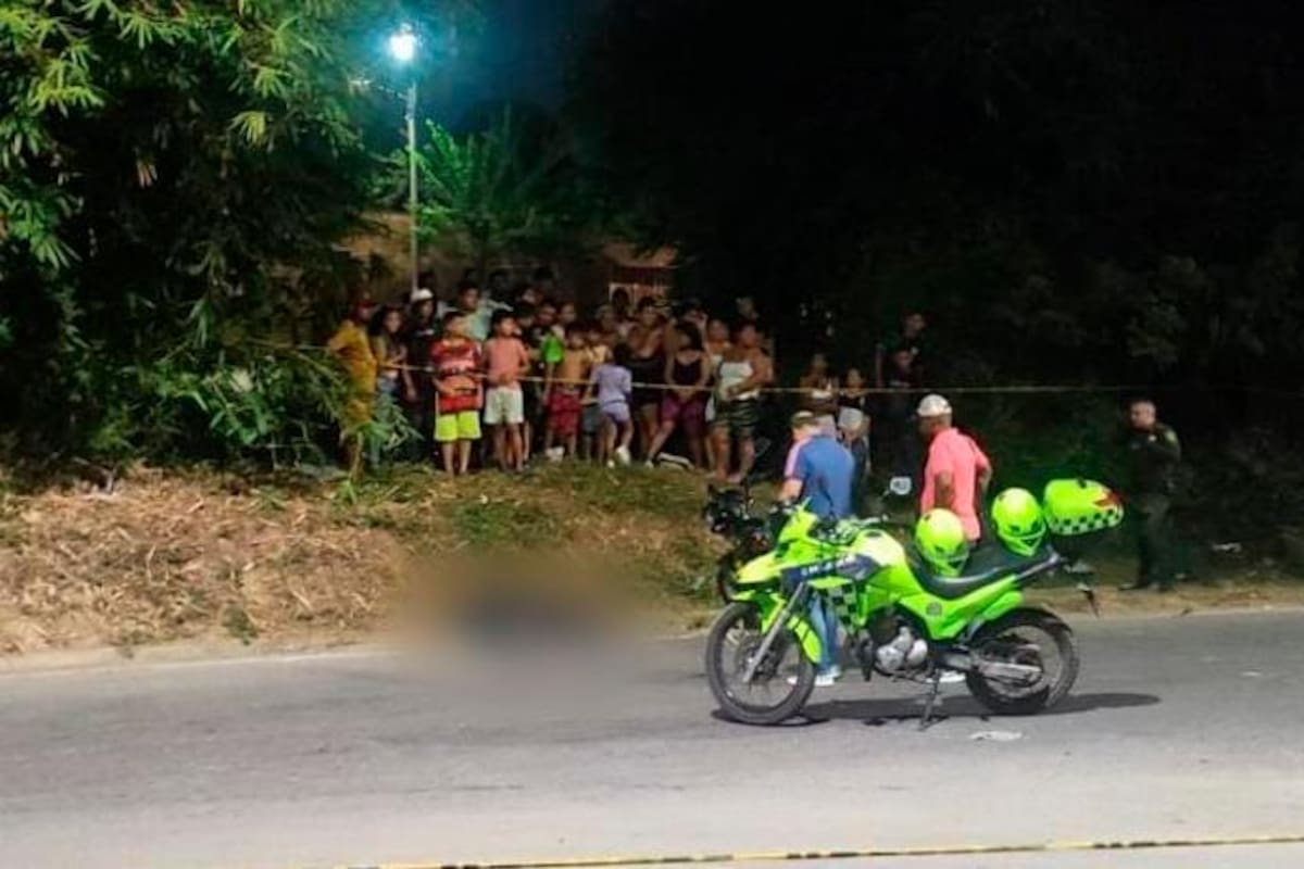 De acuerdo con la información de las autoridades, a las 5:50 de la tarde en el sector conocido como Puente Yuma, a un costado de la cancha de fútbol del barrio San Silvestre, sicarios le dispararon a alias ‘El Gordo’ en tres oportunidades, a la altura de la cabeza y el pecho. Foto suministrada/VANGUARDIA