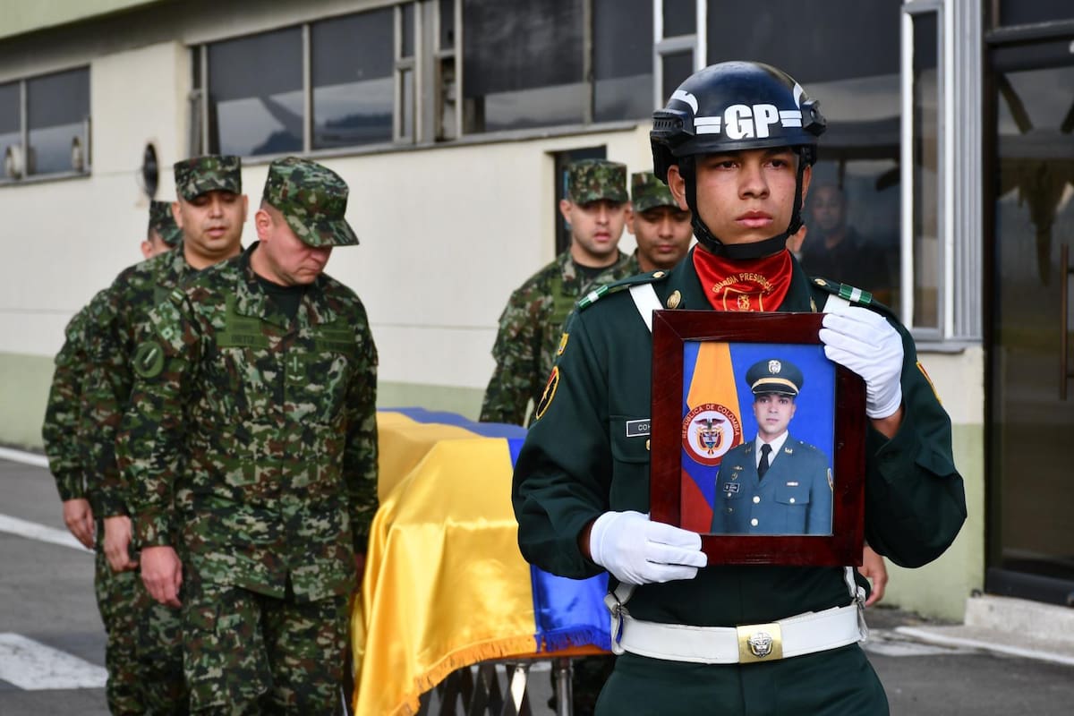 Despiden al teniente Barbosa, uno de los héroes que murió en accidente aéreo en Chocó Cortesía Ejército Nacional / VANGUARDIA