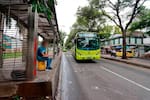 Video | Delincuentes siguen desvalijando las estaciones de Metrolínea