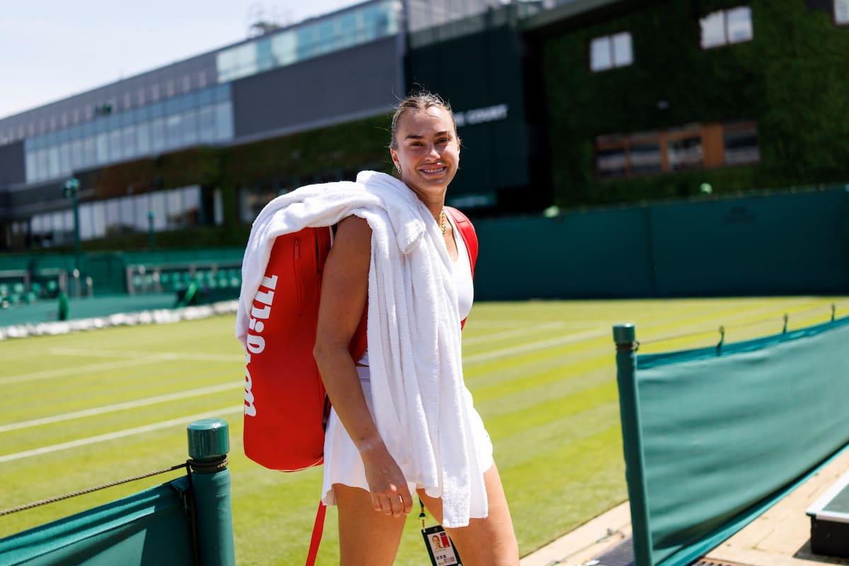 LONDON (United Kingdom), 26/06/2026.- Aryna Sabalenka of Belarus leaves the court after a practice with Maria Sakkari of Greece, ahead of the Wimbledon Championships in London, Britain, 26 June 2026. The Wimbledon Championships 2026 will be played from 29 June to 12 July 2026. (Tenis, Bielorrusia, Grecia, Reino Unido, Londres) EFE/EPA/TOLGA AKMEN