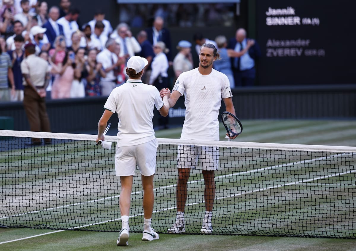 LONDON (United Kingdom), 12/07/2026.- Jannik Sinner (L) of Italy is congratulated by Alexander Zverev of Germany after winning the Men's Singles final at the Wimbledon Championships in London, Britain, 12 July 2026. (Tenis, Alemania, Italia, Reino Unido, Londres) EFE/EPA/TOLGA AKMEN