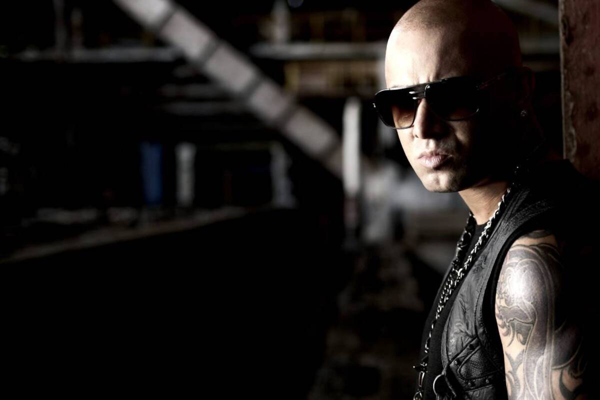 SHM60. MIAMI (FL, EE.UU.), 17/09/2015.- Fotografía promocional cedida hoy, jueves 17 de septiembre de 2015, del cantante de reguetón puertorriqueño Wisin, quien admitió que sintió miedo tras separarse de su colega Yandel, pero aseguró que su carrera en solitario le dio la oportunidad de demostrar al público "de lo que es capaz", tal como lo refleja su nuevo trabajo "Los Vaqueros 3: La Trilogía". "Al principio (de la separación del dúo) sentí un poco de miedo, lo confieso con honestidad", expresó Wisin en entrevista con Efe en Miami durante una visita promocional, en la que matizó que logró superar este reto. EFE/Sony Music Latin/SOLO USO EDITORIAL/NO VENTAS