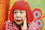 Murió Yayoi Kusama a los 97 años: la artista japonesa que convirtió los lunares en su sello mundial
