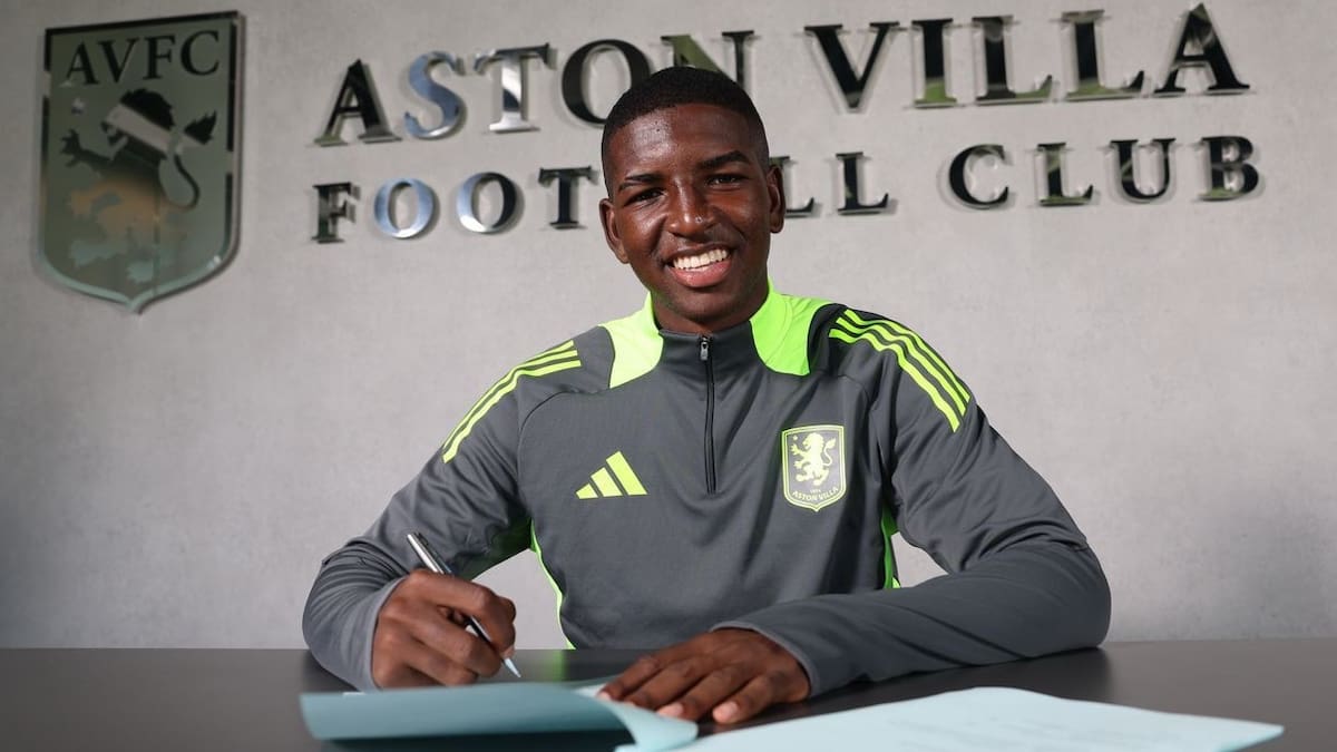 Yeimar Mosquera fue contratado por el Aston Villa de Inglaterra en 2024. Foto 'X' Aston Villa.