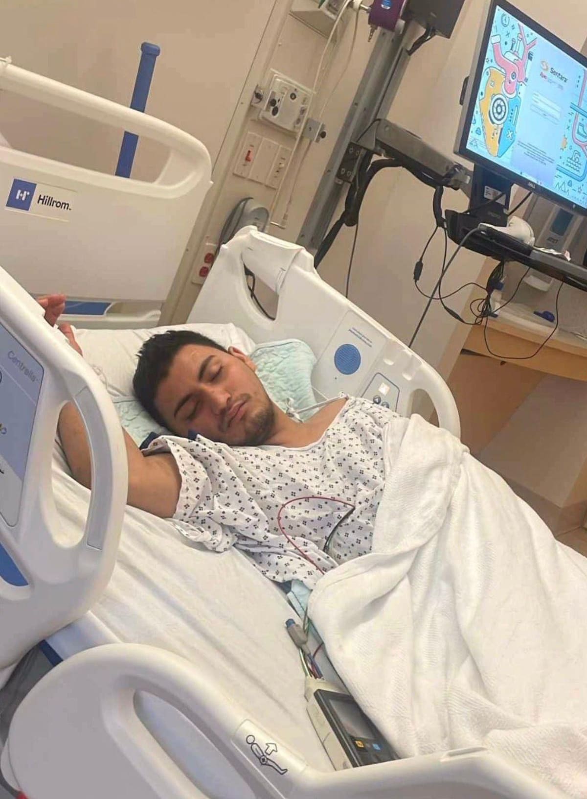 Yeison David Álvarez Luna, de 19 años, permanece bajo atención médica especializada en Estados Unidos tras sufrir un grave accidente.