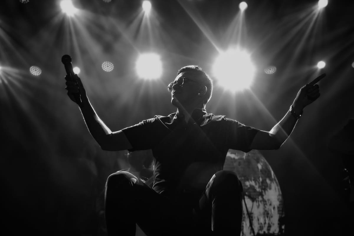 Yeison Jiménez durante una de sus presentaciones, un artista que, además de su música, dejó un sólido legado empresarial. | Foto: Redes Sociales del Artista