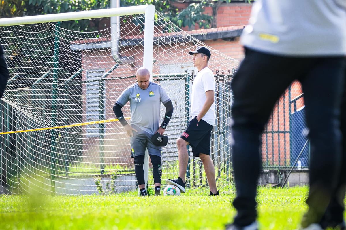 Yony Yepes, preparador de Arqueros de Atlético Bucaramanga, se refirió a la salida de Aldair Quintana, quien jugará para Independiente del Valle. Foto: Yony Yepes.