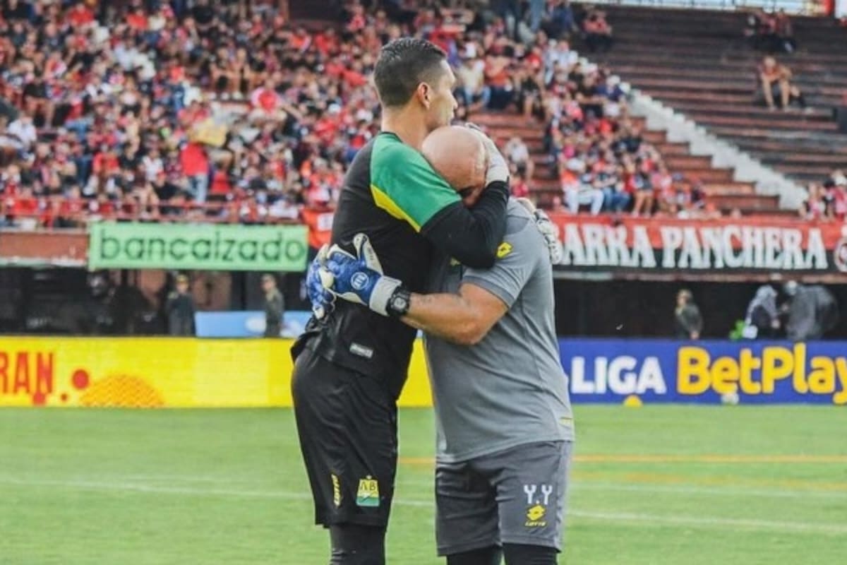 Yony Yepes, preparador de Arqueros de Atlético Bucaramanga, se refirió a la salida de Aldair Quintana, quien jugará para Independiente del Valle. Foto: Yony Yepes.