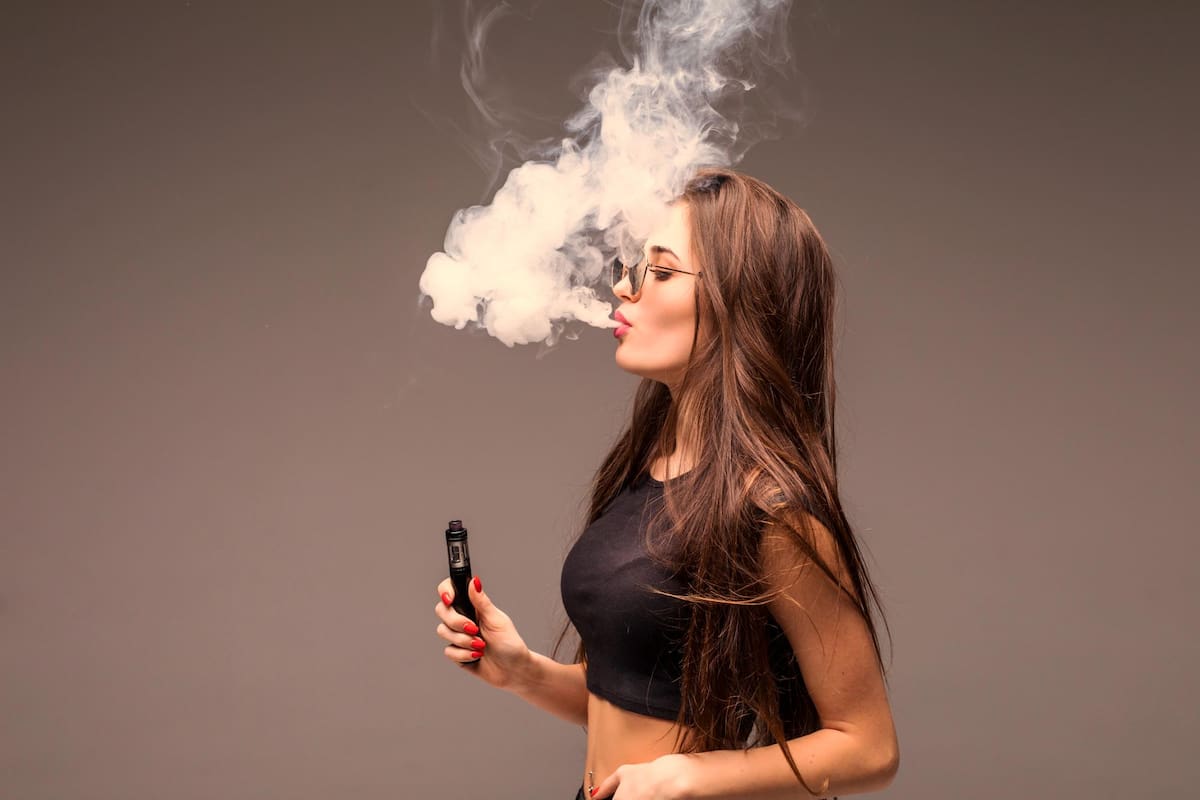 La sustancia que se inhala: en el cigarrillo electrónico es nicotina, en los vapeadores puede ser otra sustancia. Foto tomada de Internet/VANGUARDIA