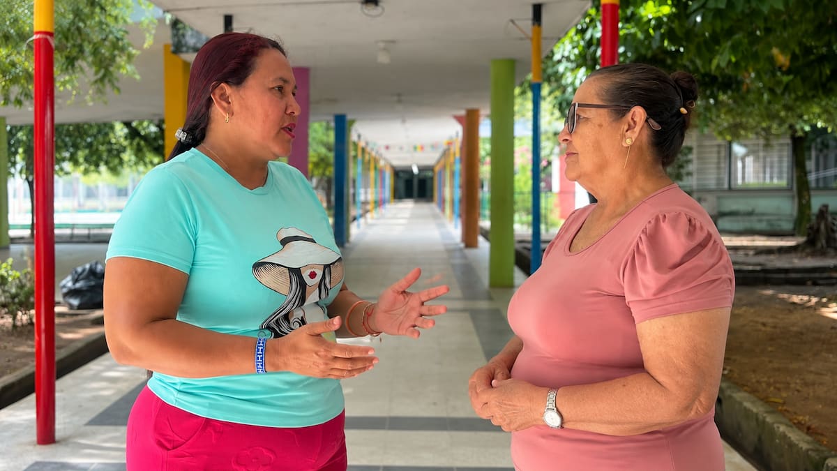 Yuli Velásquez, presidenta de Fedepesan y Defensora del Año del Premio Nacional de Derechos Humanos 2026, durante la entrevista en la que habló sobre la muerte de cuatro manatíes en los caños San Silvestre y Rosario.
Lesly Cifuentes/Vanguardia