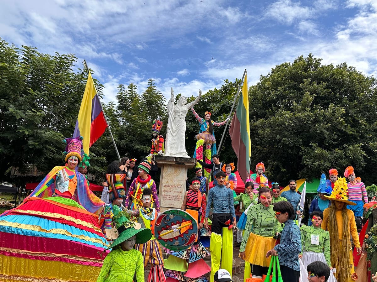 Los artistas participarán de un gran desfile en Pinchote.