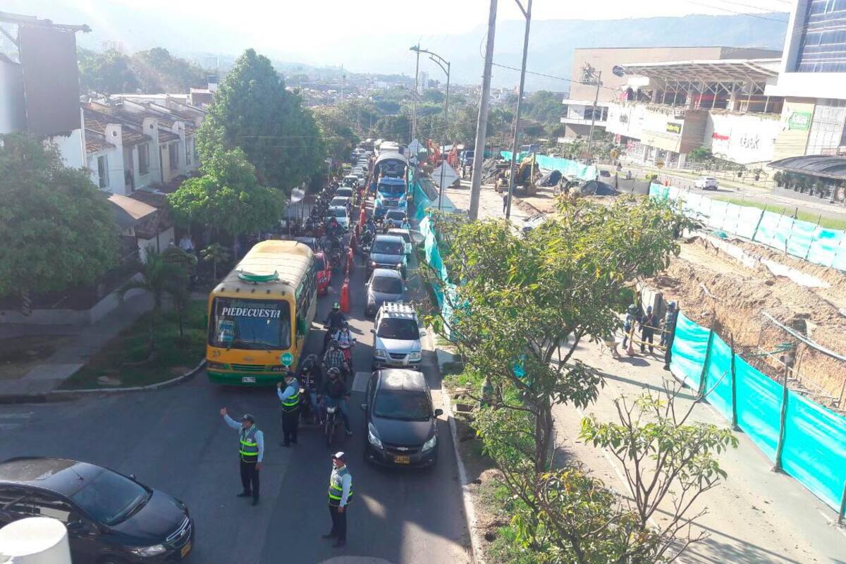 Como medida de contingencia, el tráfico vehicular de la autopista es desviado hacia la paralela oriental. (Foto: Suministrada / VANGUARDIA)