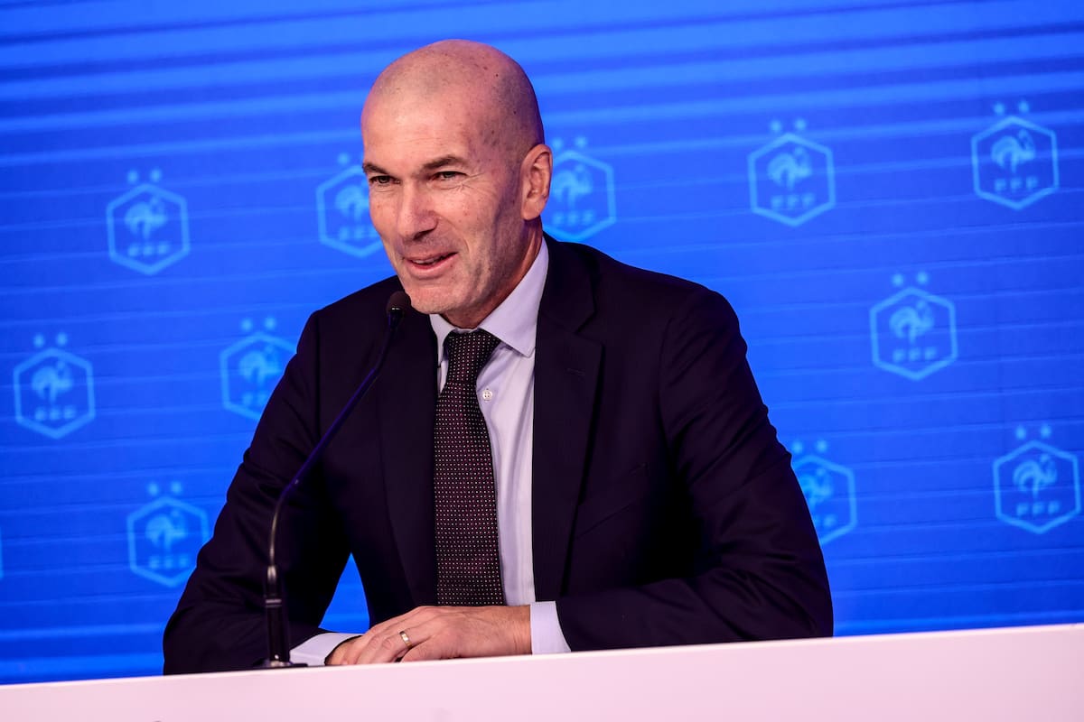 El exfutbolista francés Zinedine Zidane habla como nuevo entrenador de la selección masculina de fútbol de Francia. //Foto, EFE: TERESA SUAREZ