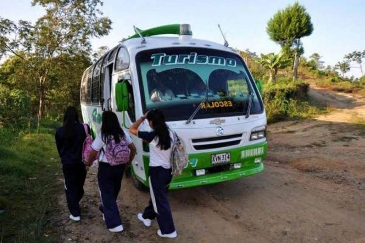 Las malas condiciones en la vía y las fincas más alejadas de las zonas urbanas fueron las razones para la implementación del transporte escolar en las veredas. (Foto: Archivo / VANGUARDIA LIBERAL)